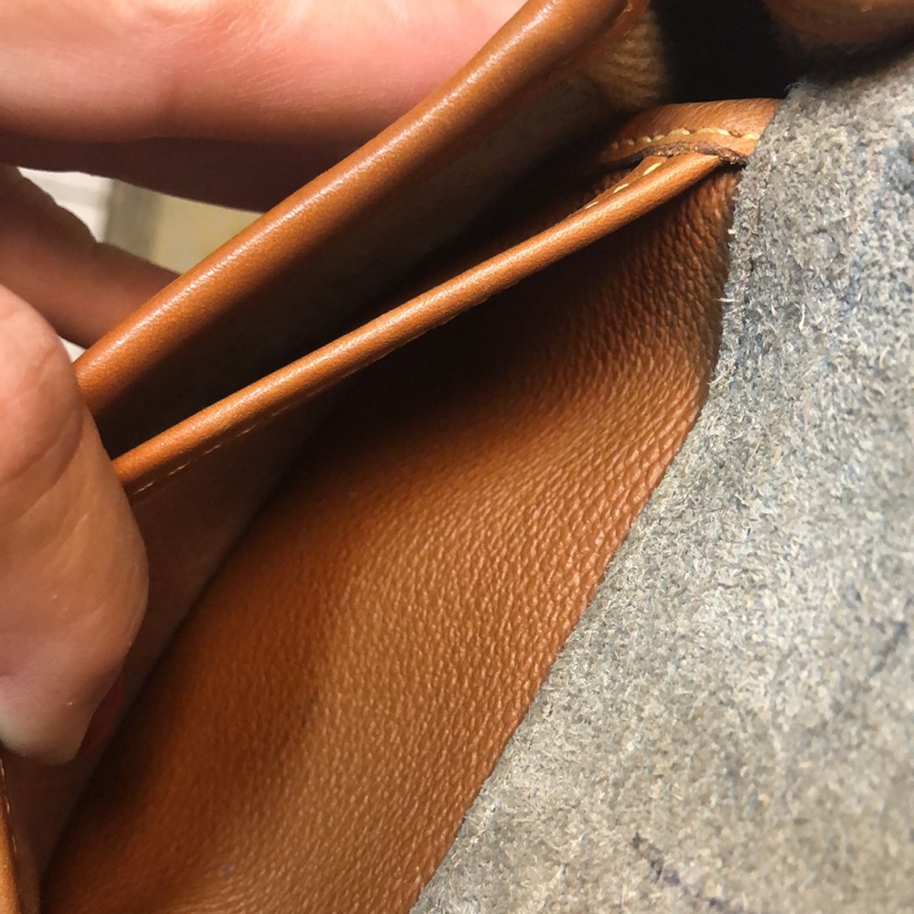 Vintage Dooney & Bourke mini crossbody bag - Picture 9 of 16